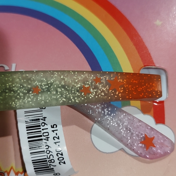 Stand out from the crowd with these fun stylish sunglasses featuring a unicorn - Picture 7 of 9